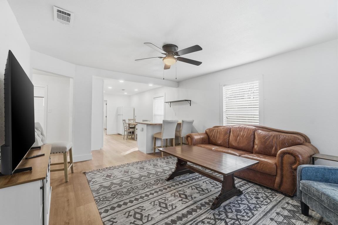 541 E North 18th St - Photo 4 of 28