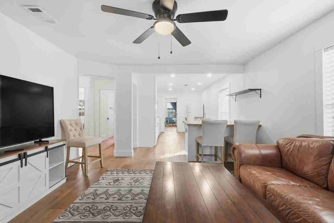 541 E North 18th St - Photo 5 of 28