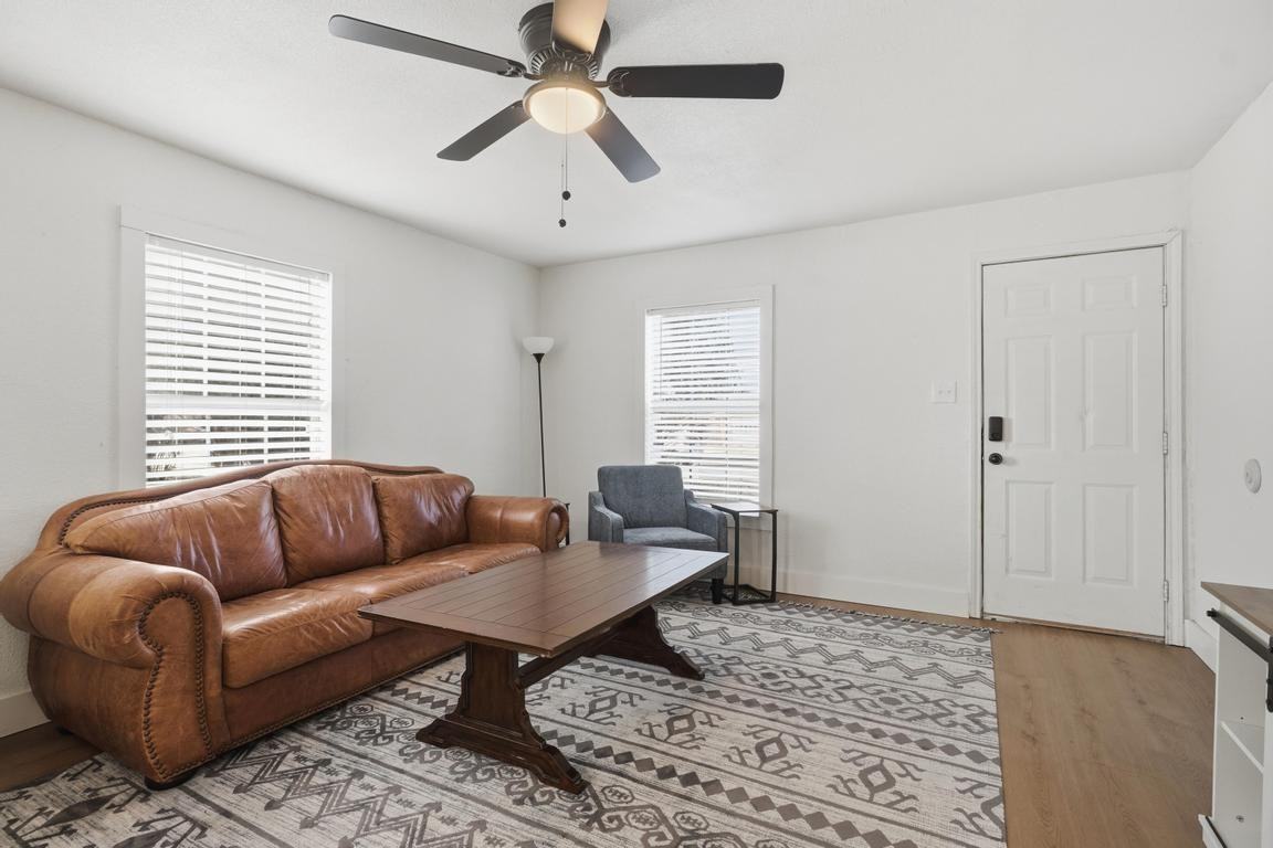 541 E North 18th St - Photo 6 of 28