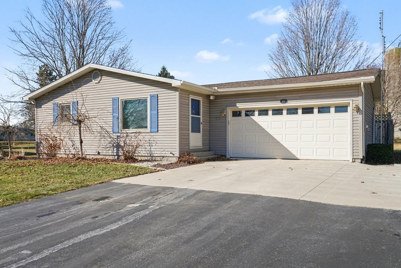 21 Yvonna St - Photo 2 of 12