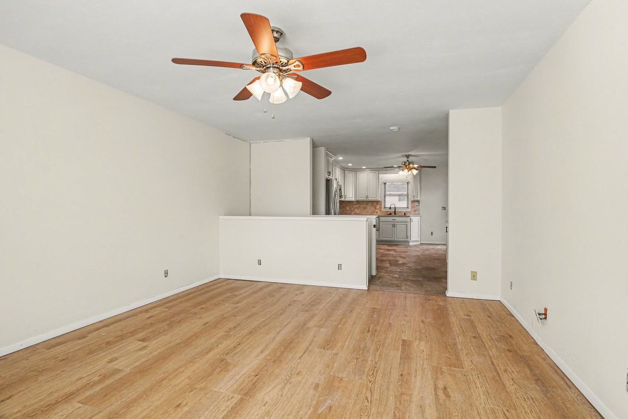 21 Yvonna St - Photo 4 of 12