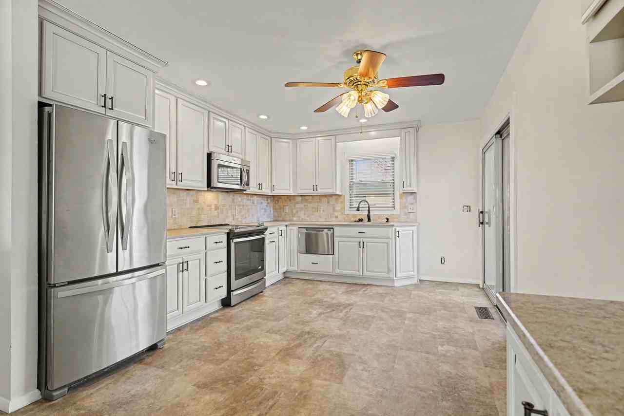 21 Yvonna St - Photo 5 of 12