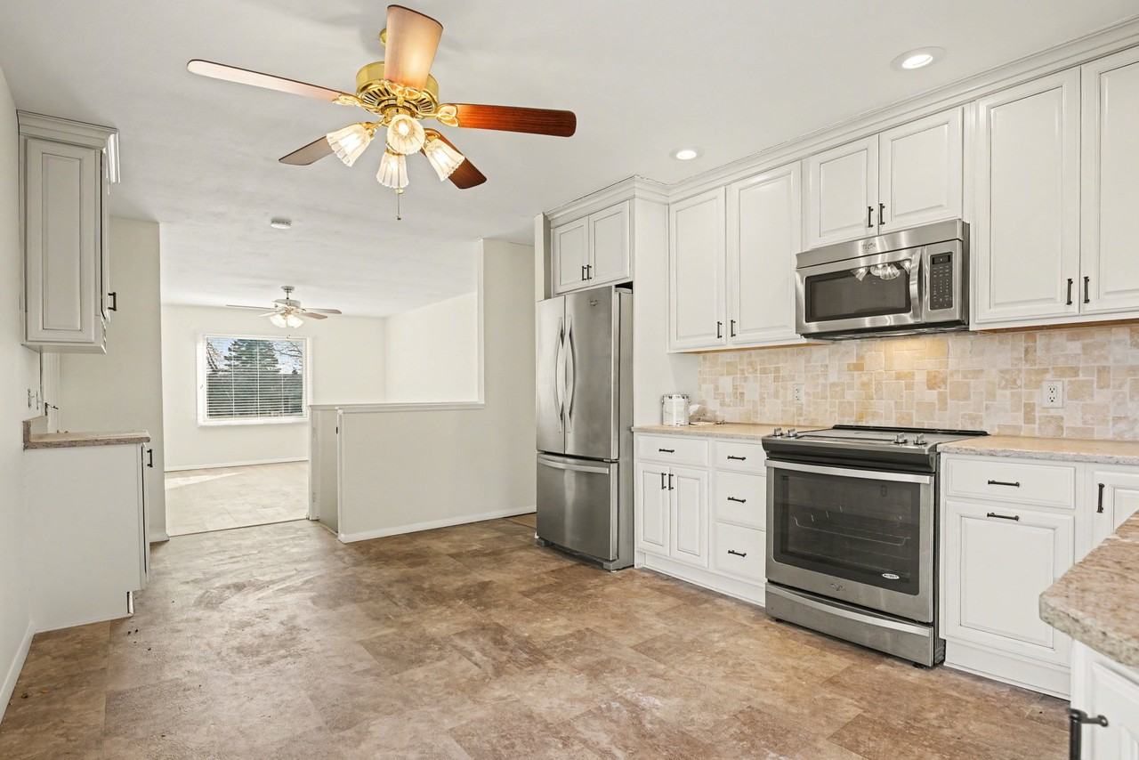 21 Yvonna St - Photo 6 of 12