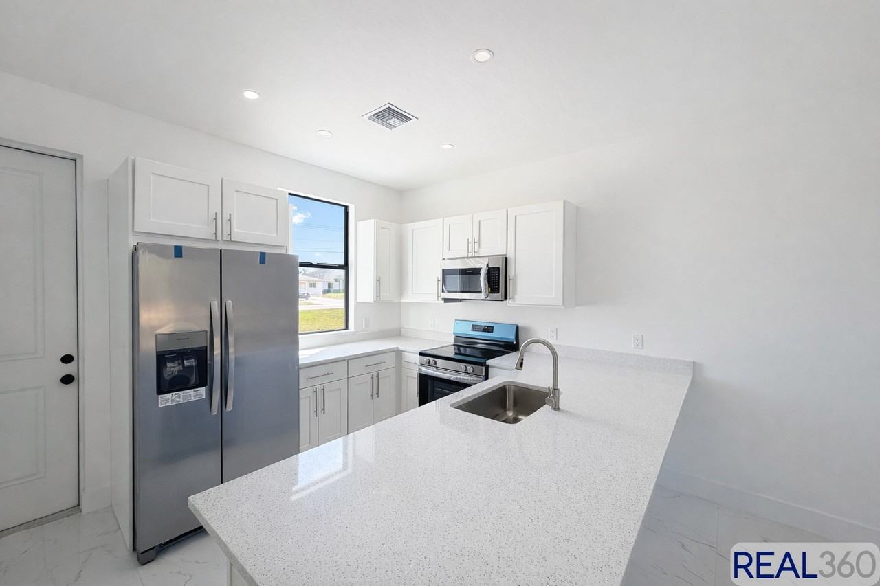 936 936/938 Homestead Rd S, #936 - Photo 4 of 10