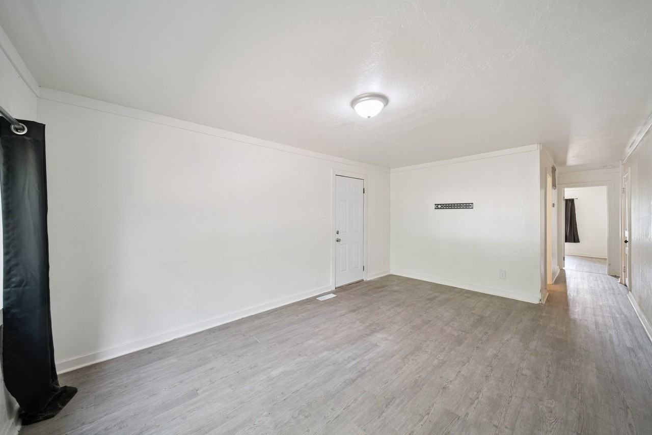 1304 S Husband St - Photo 2 of 12
