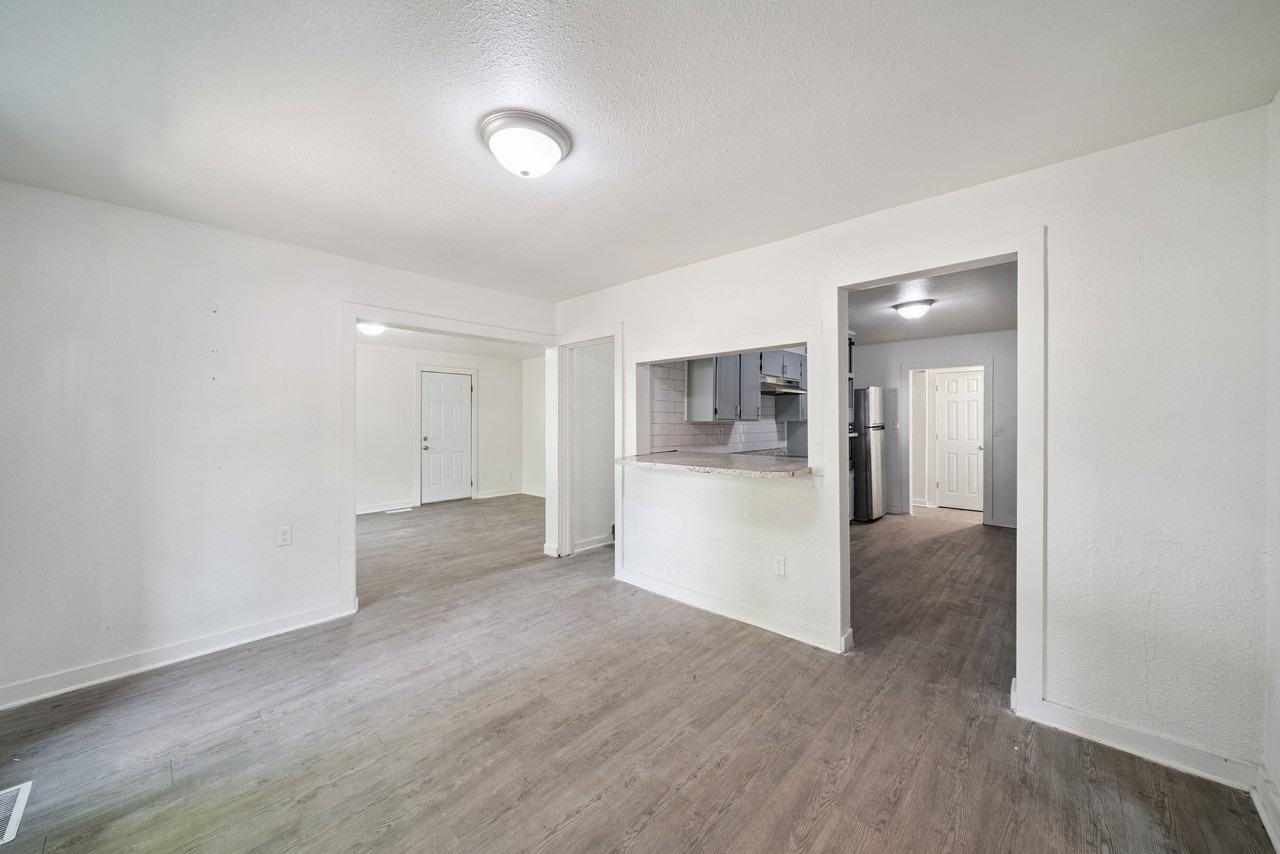 1304 S Husband St - Photo 3 of 12