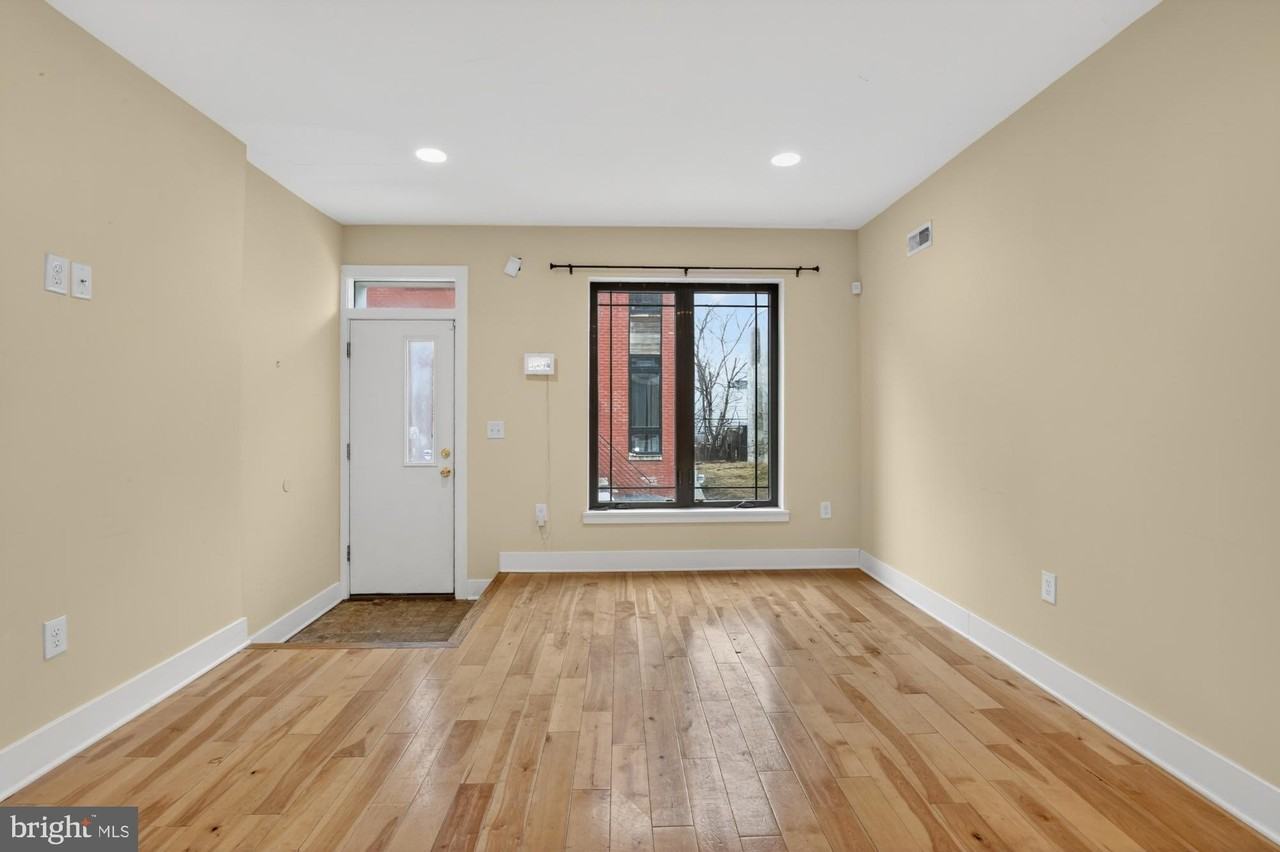 1237 N Hollywood St - Photo 3 of 22