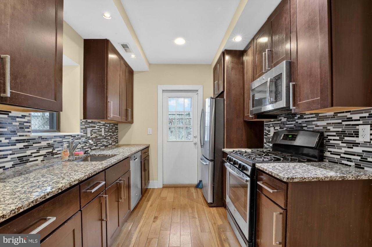 1237 N Hollywood St - Photo 6 of 22