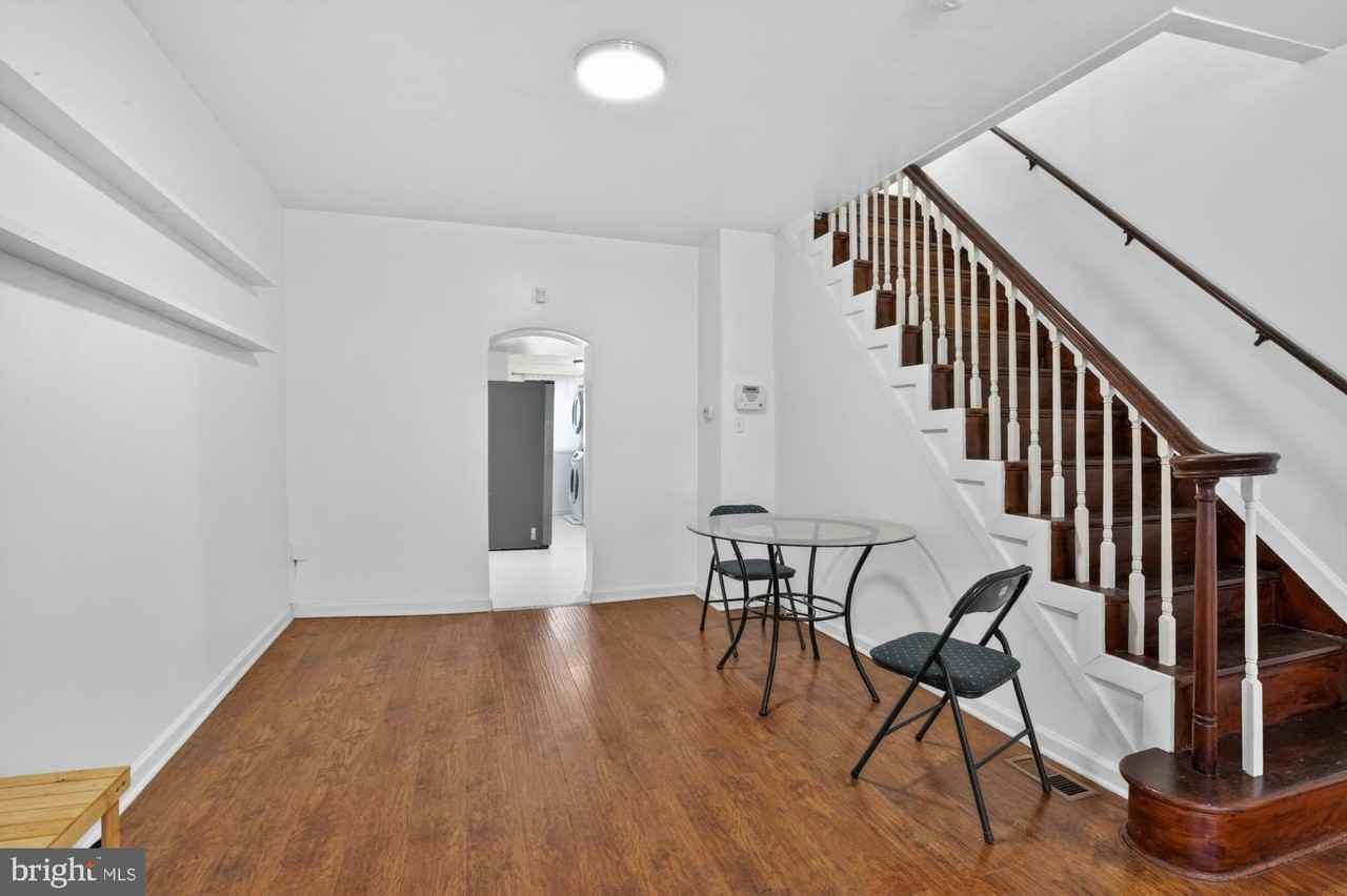 1551 S Chadwick St - Photo 4 of 22