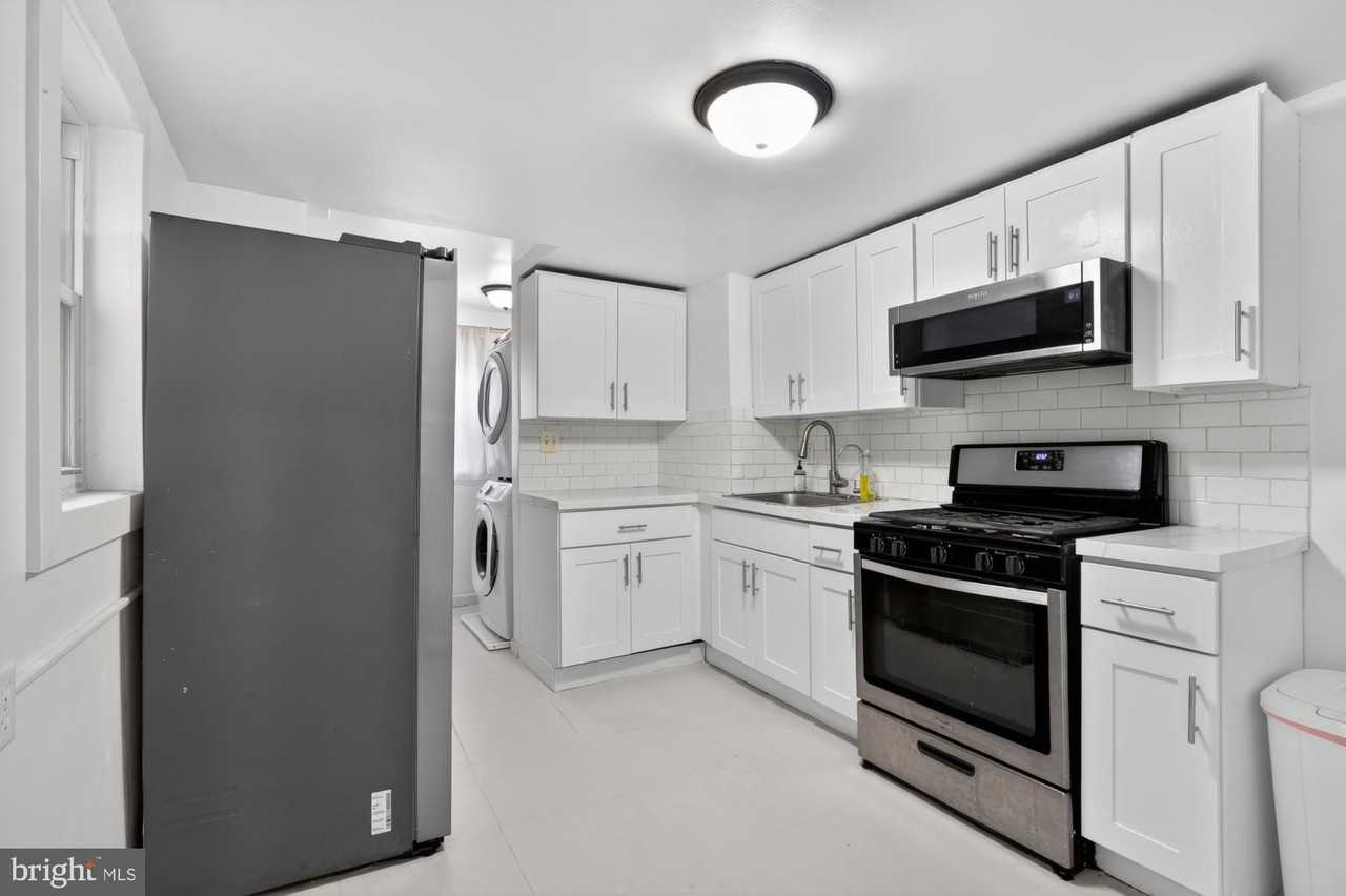 1551 S Chadwick St - Photo 6 of 22