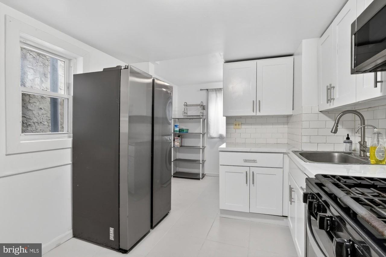 1551 S Chadwick St - Photo 7 of 22