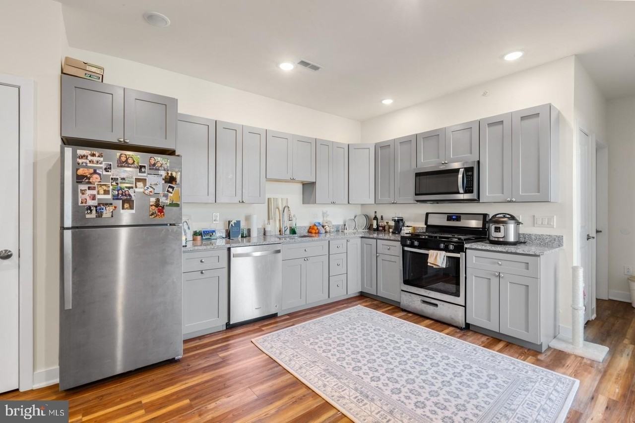 2411 Kensington Ave #202 - Photo 6 of 38