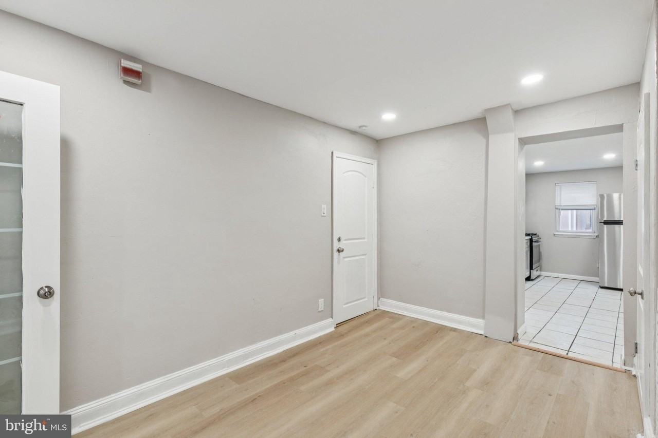 2131 Christian St Unit 2 - Photo 7 of 12