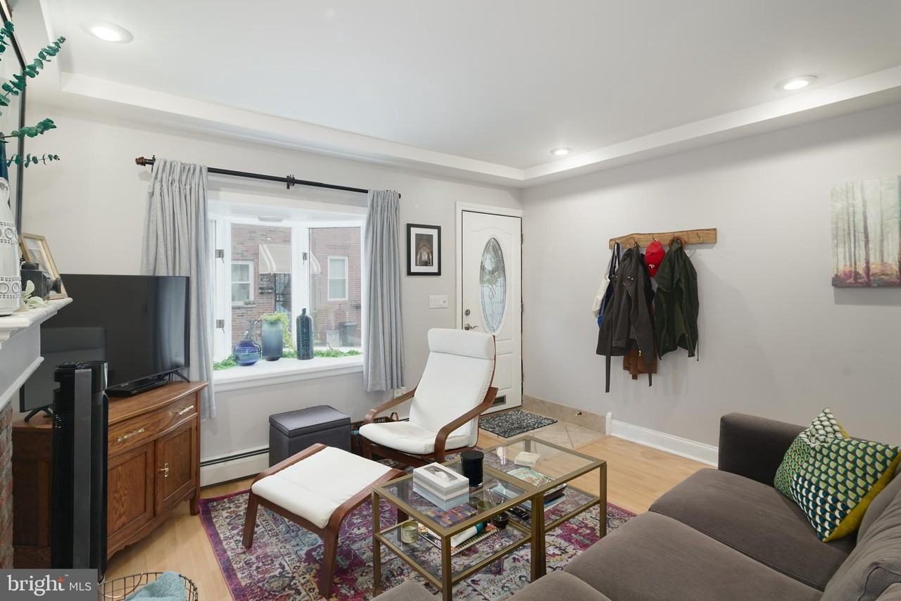 1910 S Alder St - Photo 5 of 28