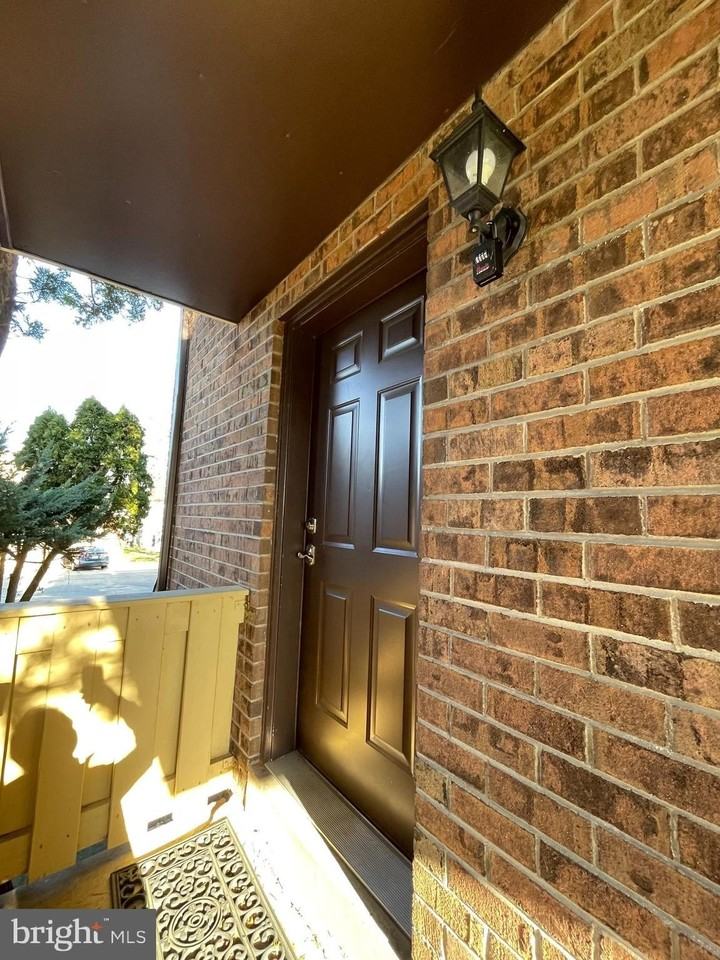 15117 Beverly Dr 1st Fl - Photo 2 of 13