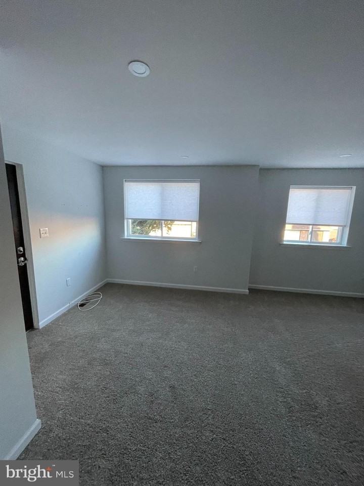 15117 Beverly Dr 1st Fl - Photo 4 of 13