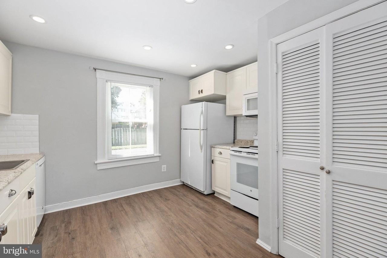 407 Hawke St - Photo 7 of 25