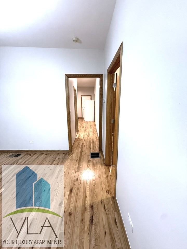 6044 South Rhodes Avenue #2 - Photo 5 of 9