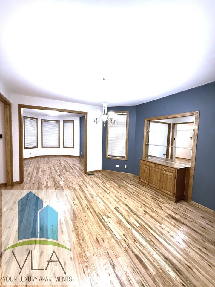 6044 South Rhodes Avenue #2 - Photo 3 of 9