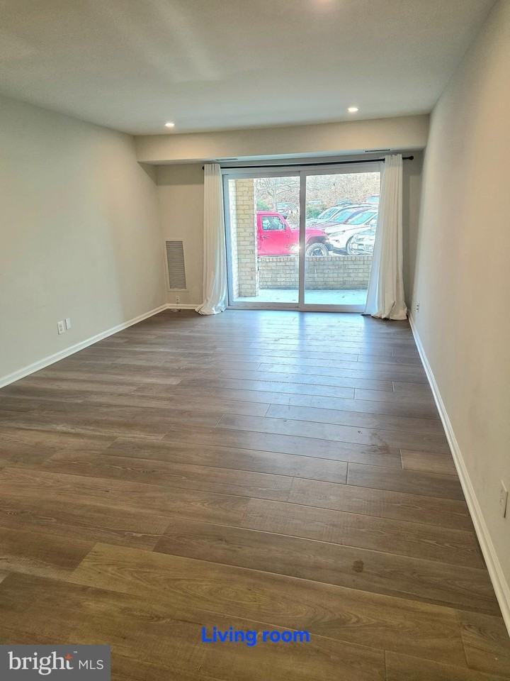 5815 Cove Landing Rd Apt 204 - Photo 4 of 23