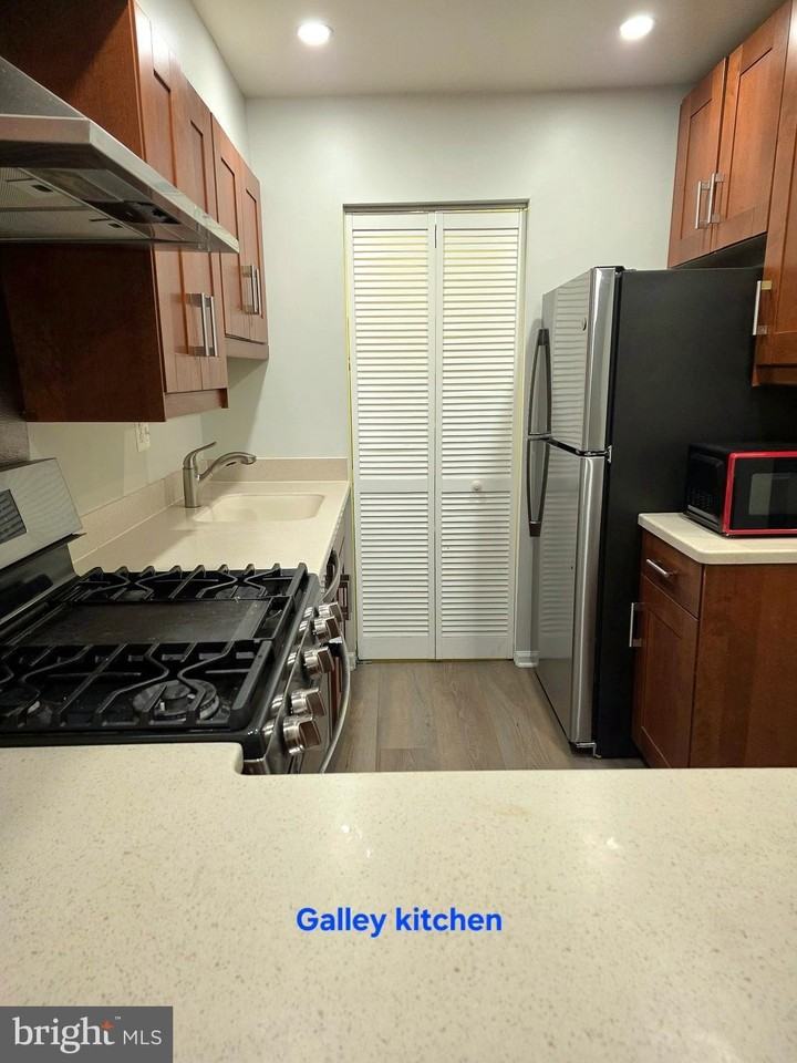 5815 Cove Landing Rd Apt 204 - Photo 6 of 23