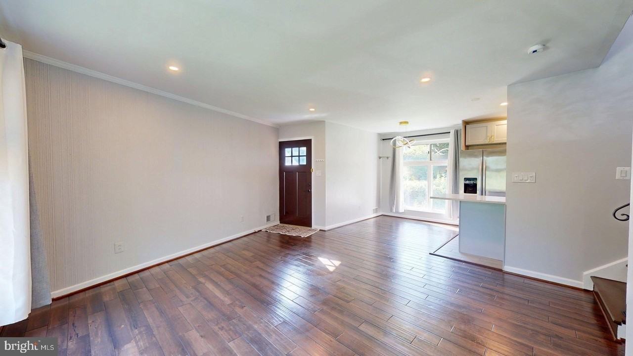 6337 Phyllis Ln - Photo 2 of 25