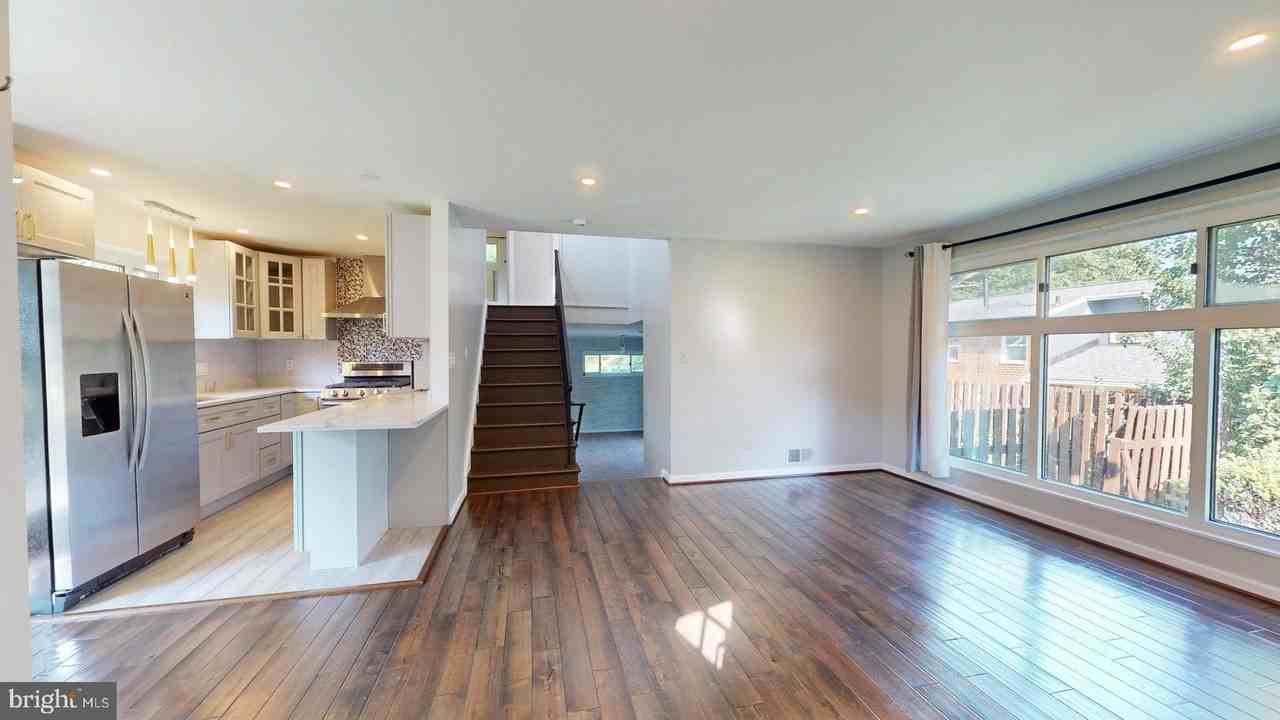 6337 Phyllis Ln - Photo 3 of 25