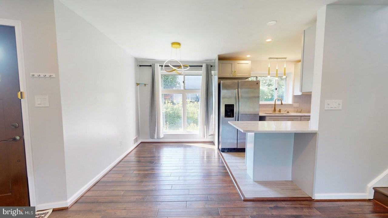 6337 Phyllis Ln - Photo 5 of 25