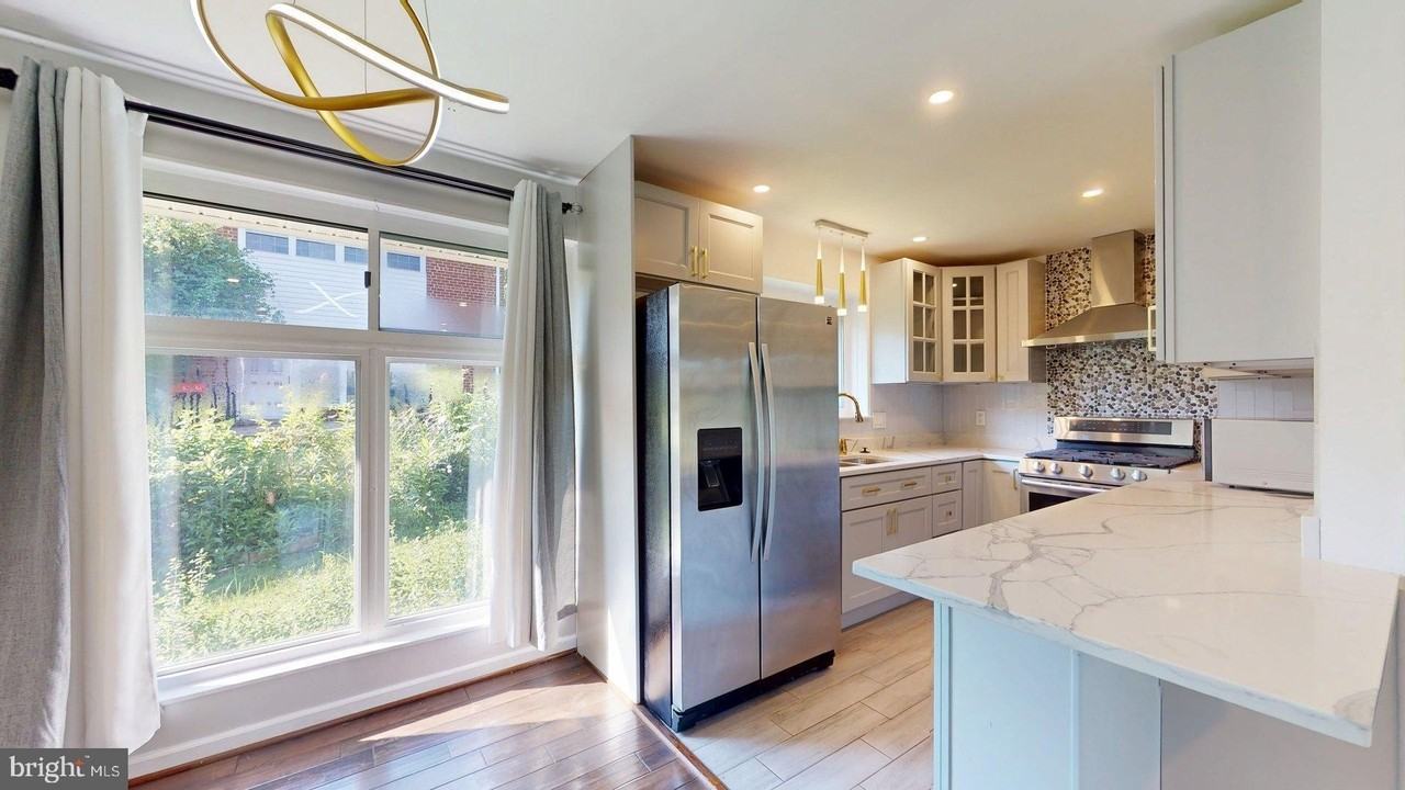 6337 Phyllis Ln - Photo 7 of 25