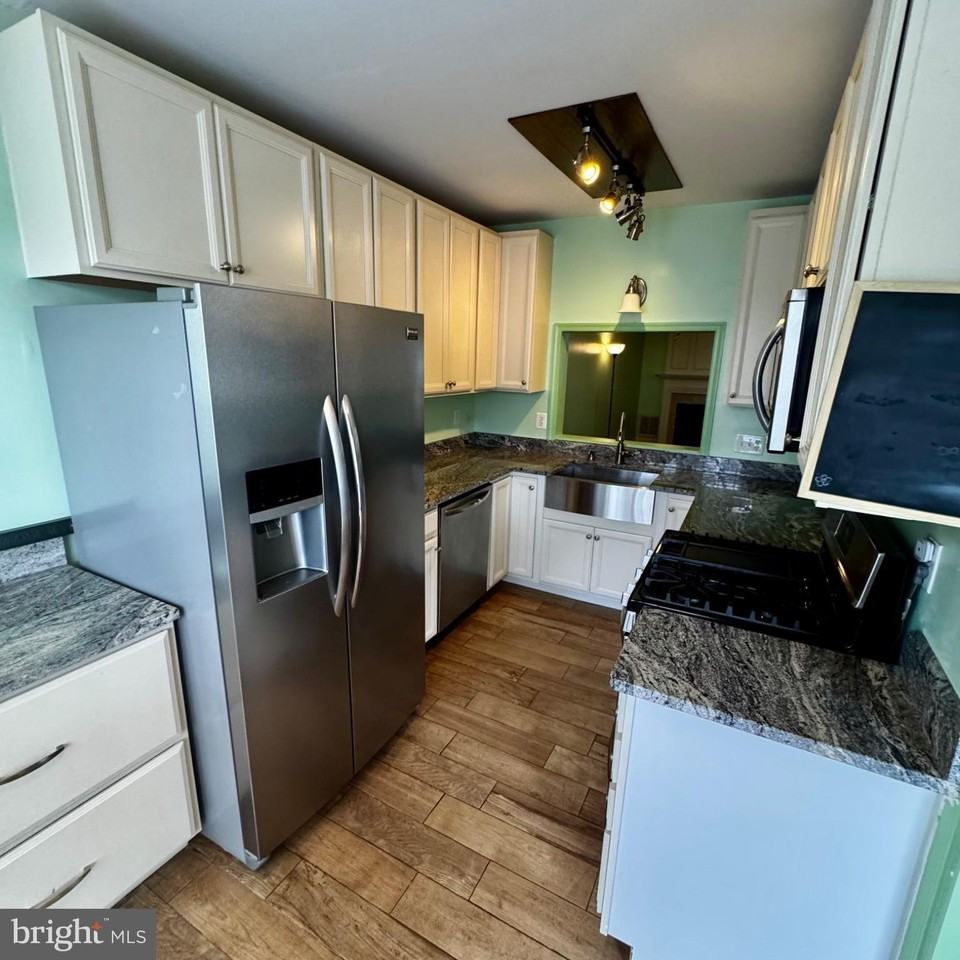 21874 Railway Ter Unit 112 - Photo 3 of 11