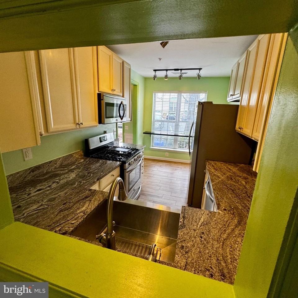 21874 Railway Ter Unit 112 - Photo 4 of 11