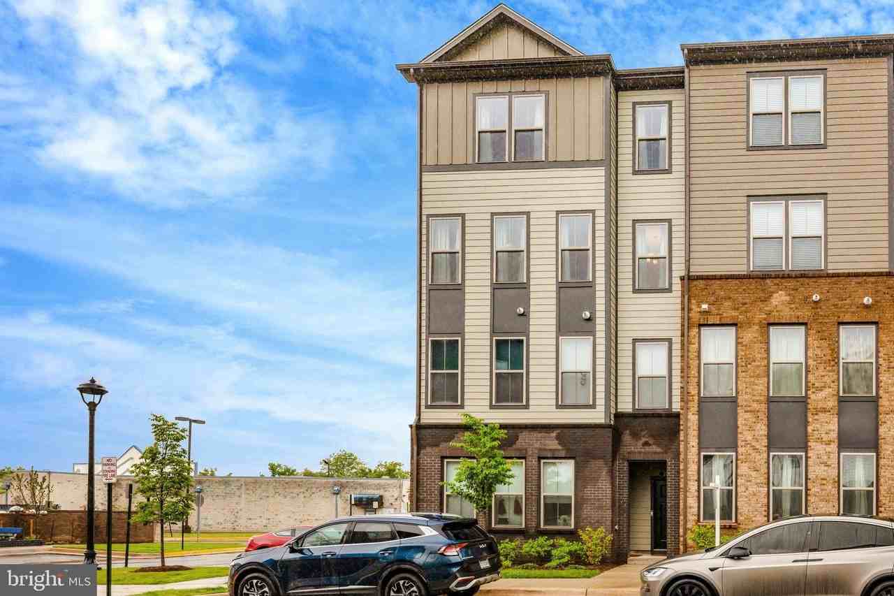 20941 Bluebird Sq - Photo 3 of 50