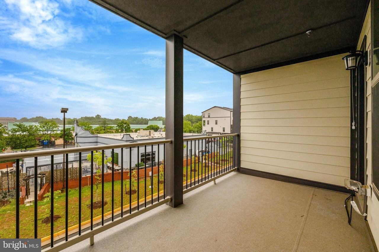 20941 Bluebird Sq - Photo 7 of 50