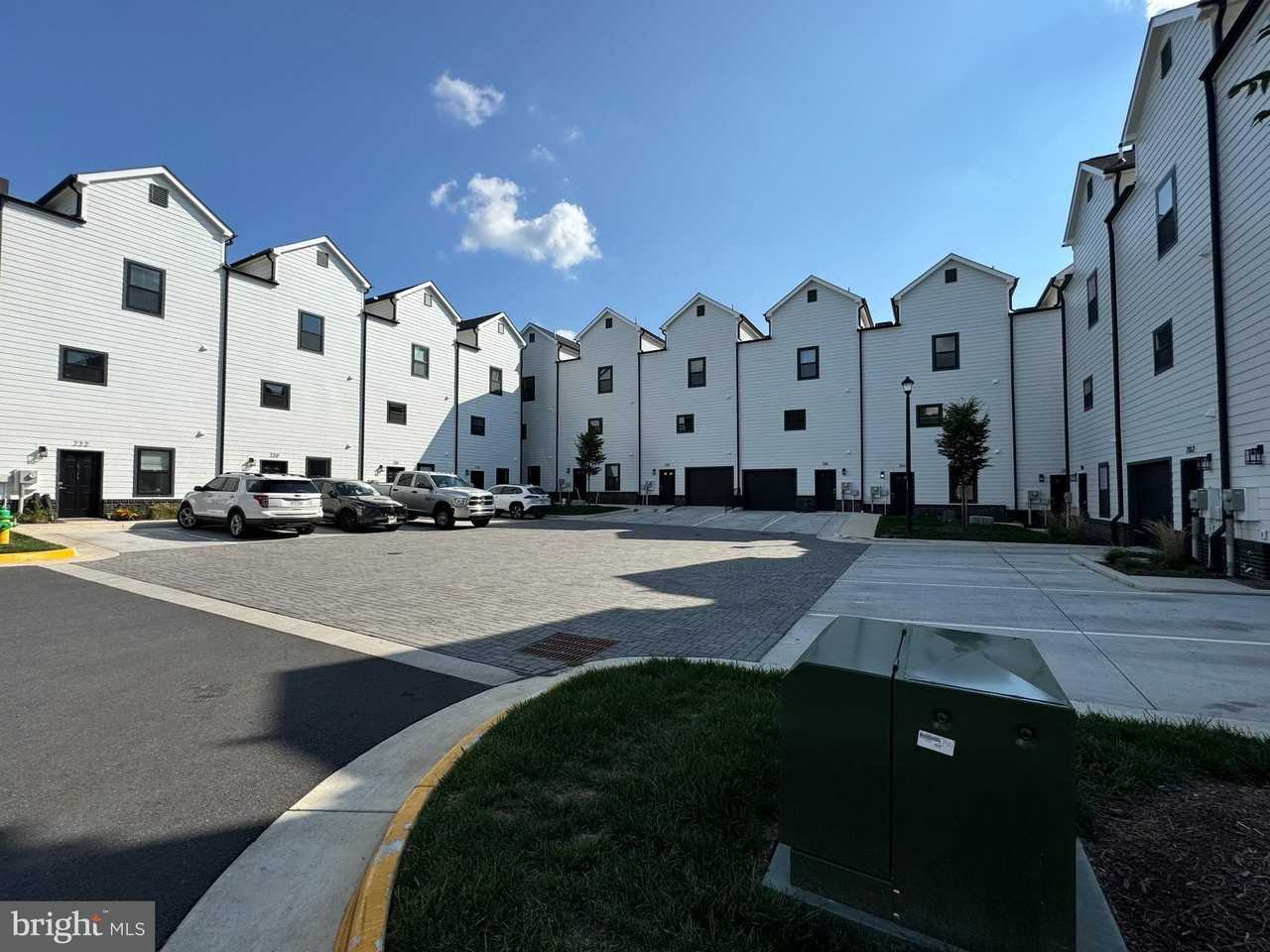 210 E Piccadilly St - Photo 4 of 21