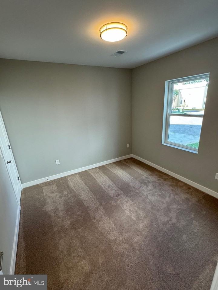 210 E Piccadilly St - Photo 7 of 21