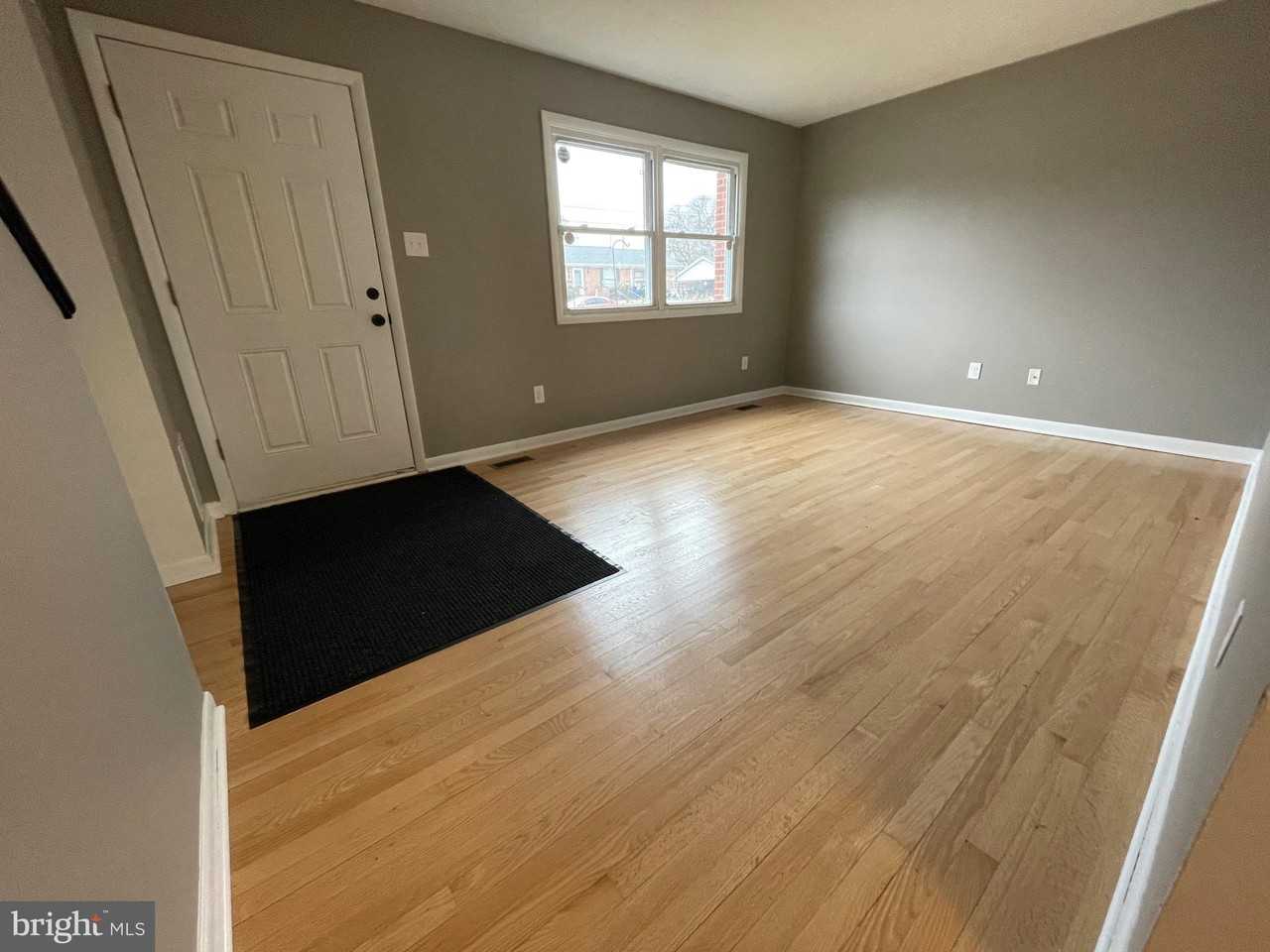 136 Scott St - Photo 2 of 26