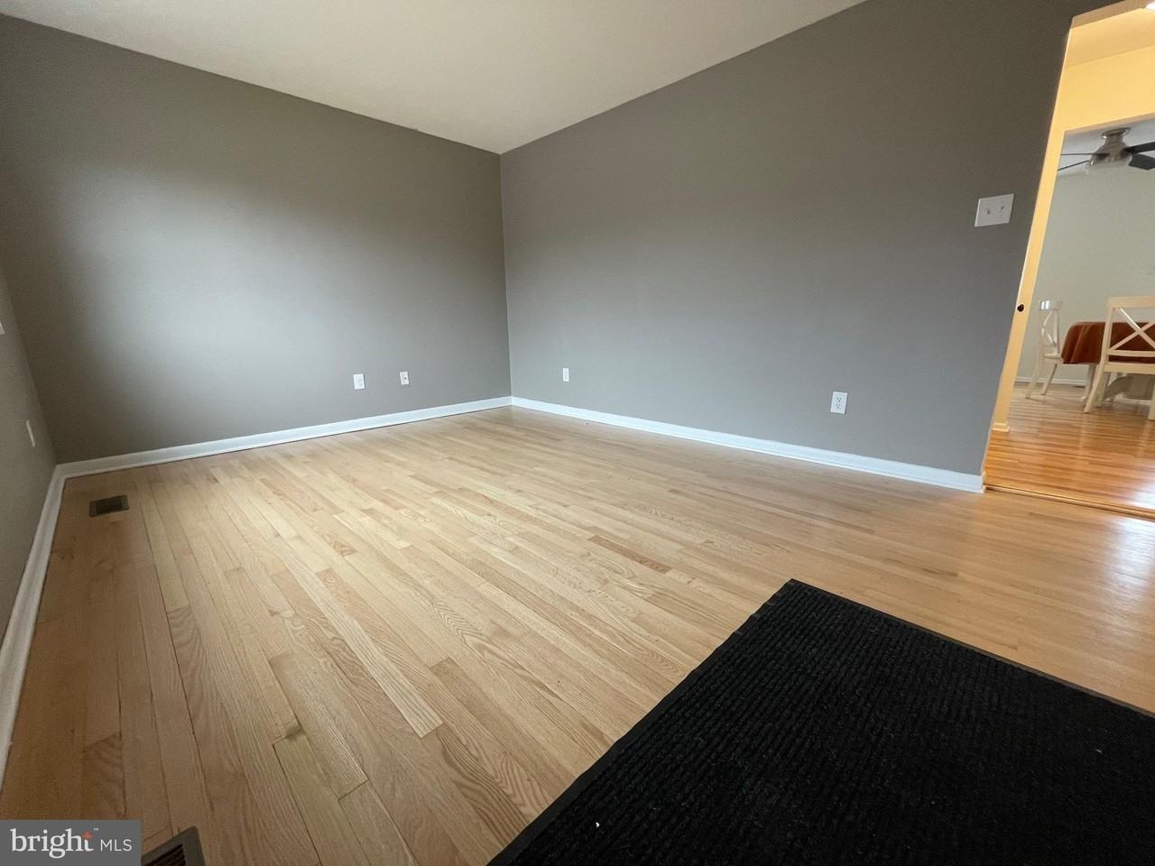 136 Scott St - Photo 3 of 26