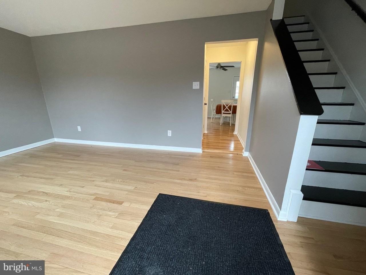 136 Scott St - Photo 4 of 26