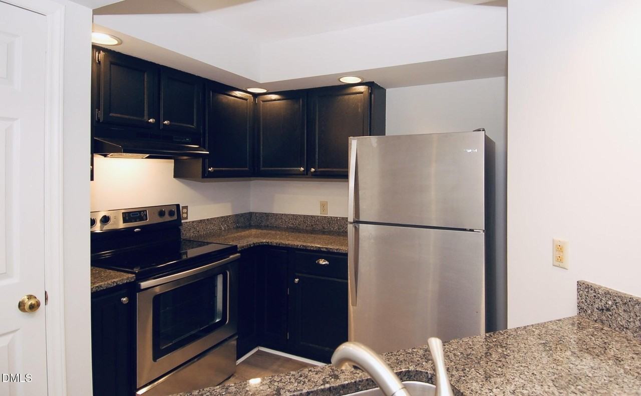 1450 Barton Place Dr - Photo 3 of 11