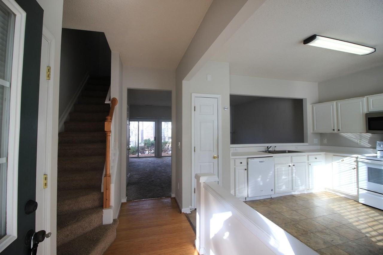 205 Canyon Lake Cir - Photo 2 of 20