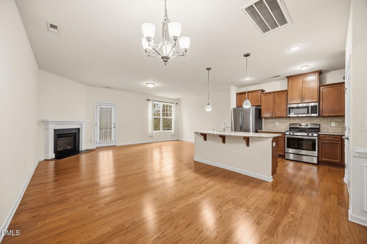 241 Durants Neck Ln - Photo 4 of 28