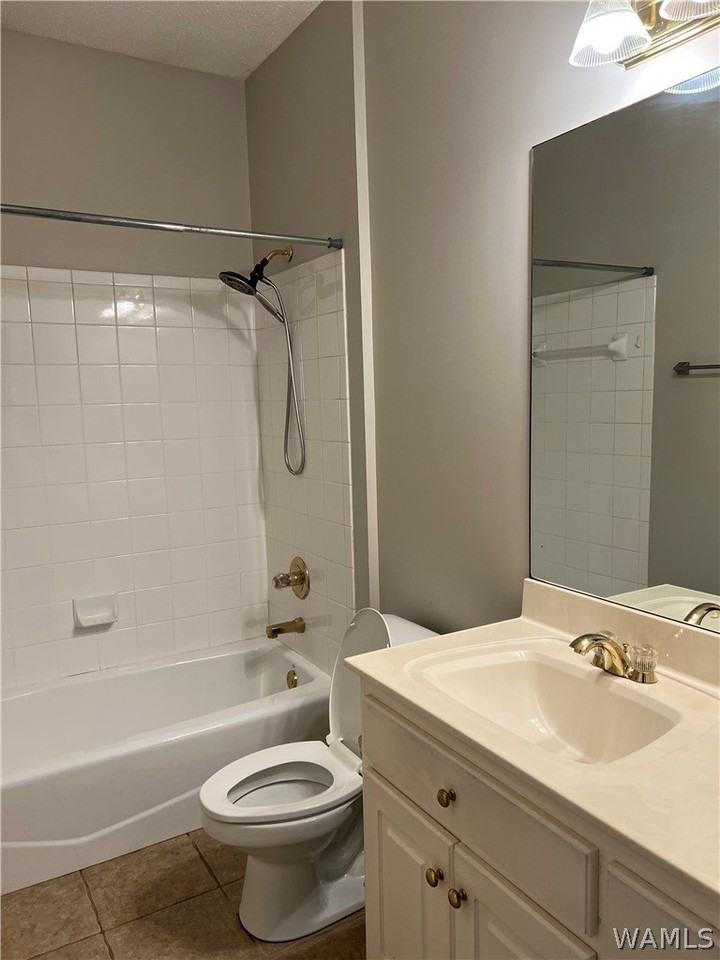 1833 Gaineswood Dr - Photo 3 of 12