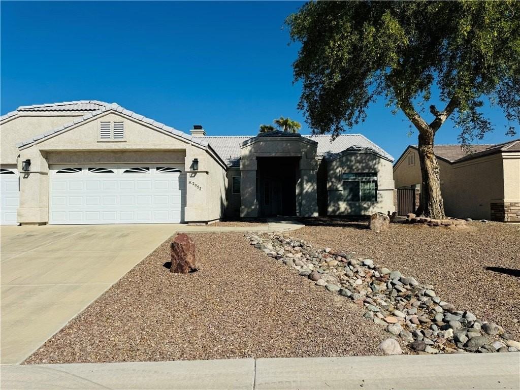 2057 E Sandtrap Ln - Photo 2 of 27