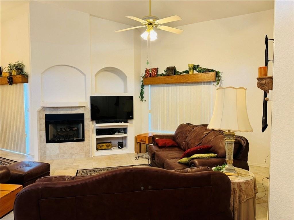 2057 E Sandtrap Ln - Photo 4 of 27