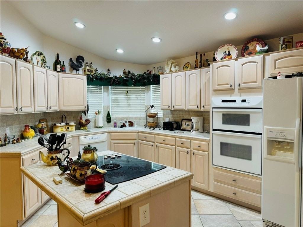 2057 E Sandtrap Ln - Photo 7 of 27