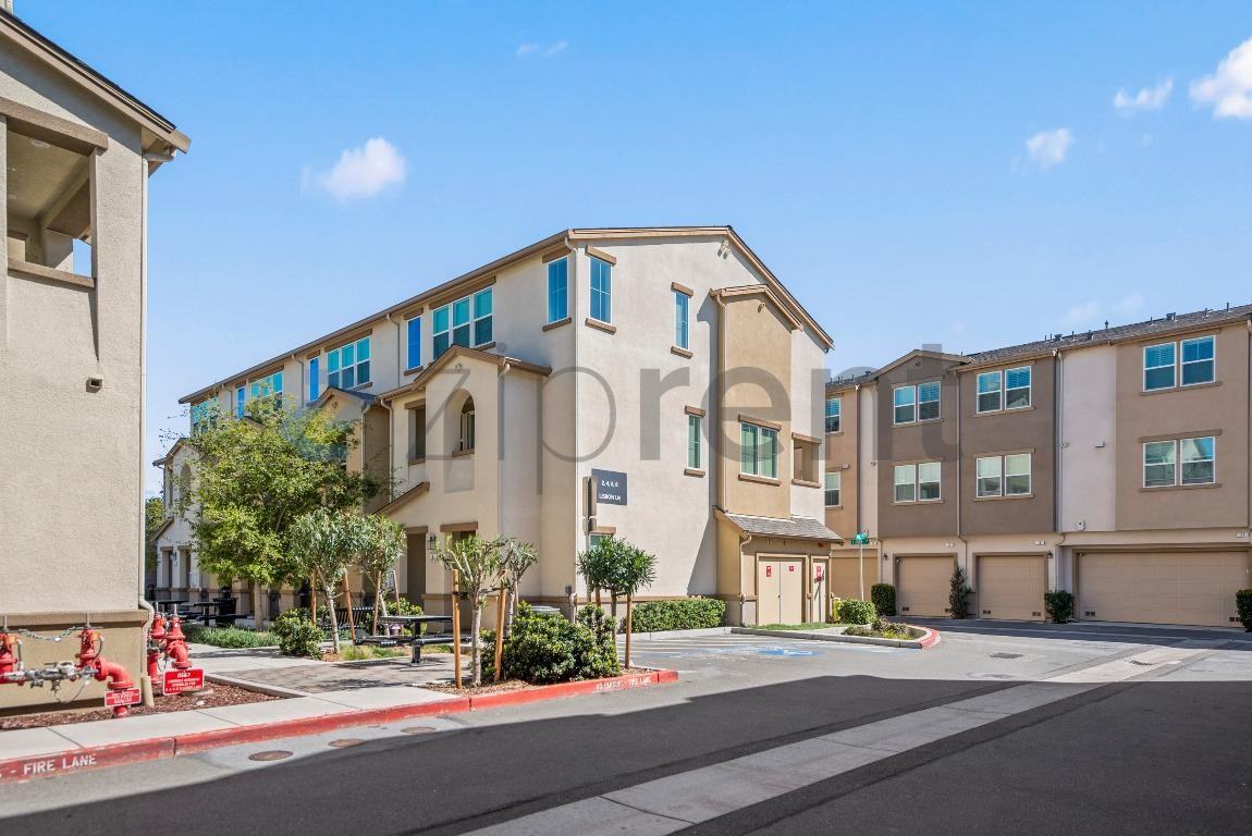 15 Lisbon Ln - Photo 2 of 29