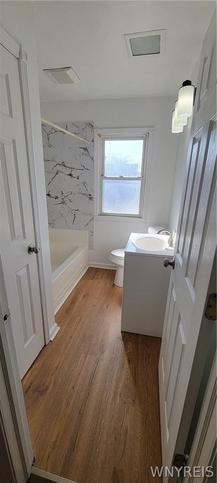 3553 Sherwood Ave - Photo 4 of 22