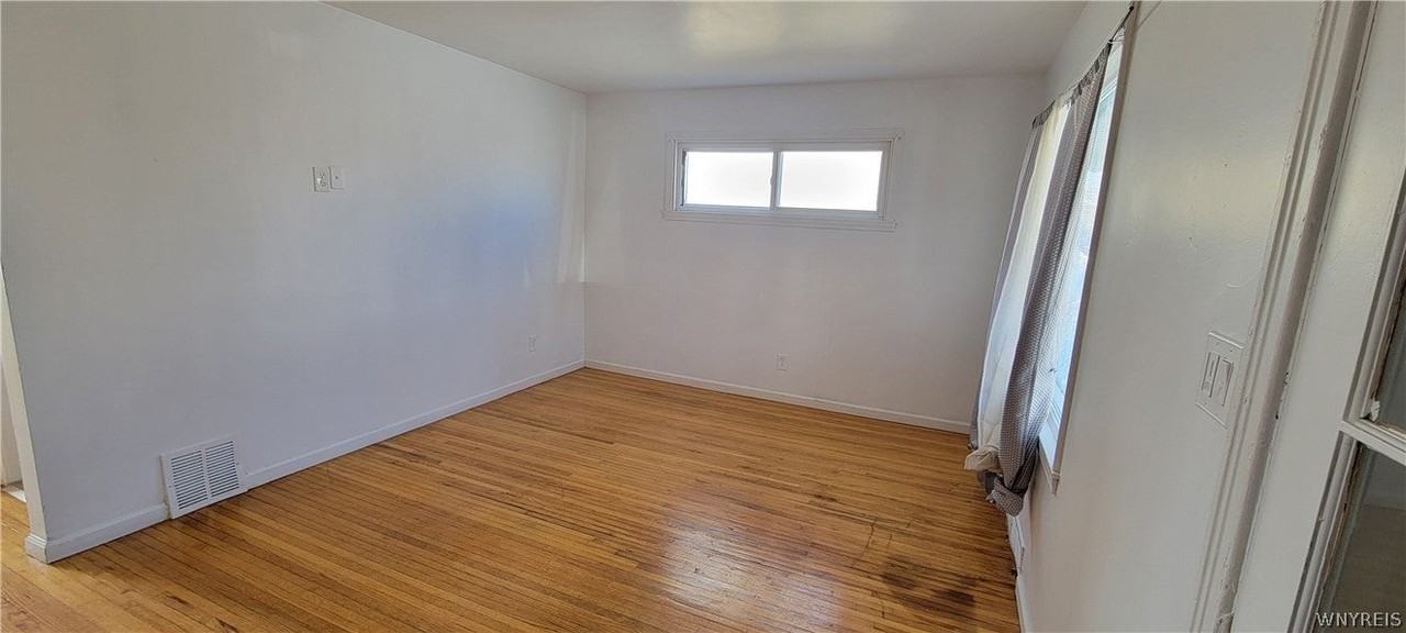 3553 Sherwood Ave - Photo 7 of 22