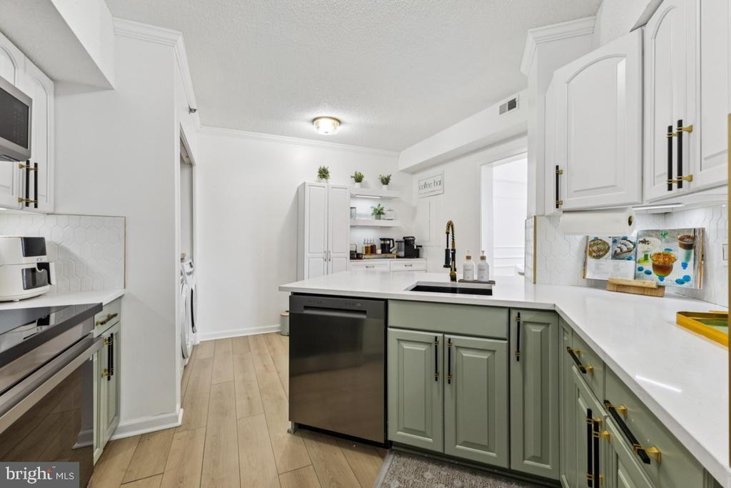 5505 Seminary Rd - Photo 2 of 27