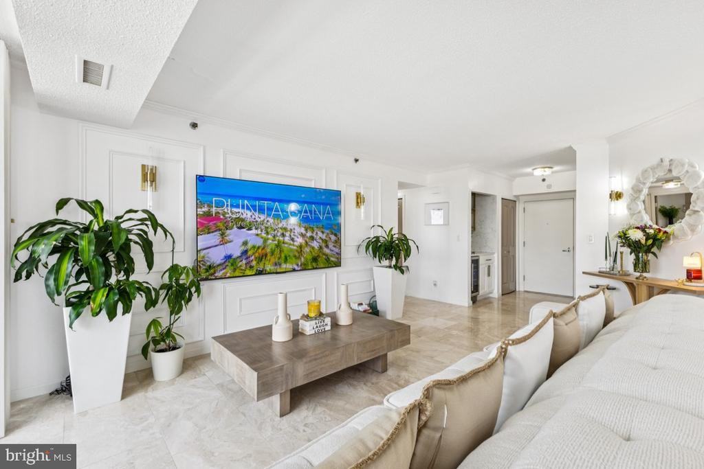 5505 Seminary Rd - Photo 4 of 27